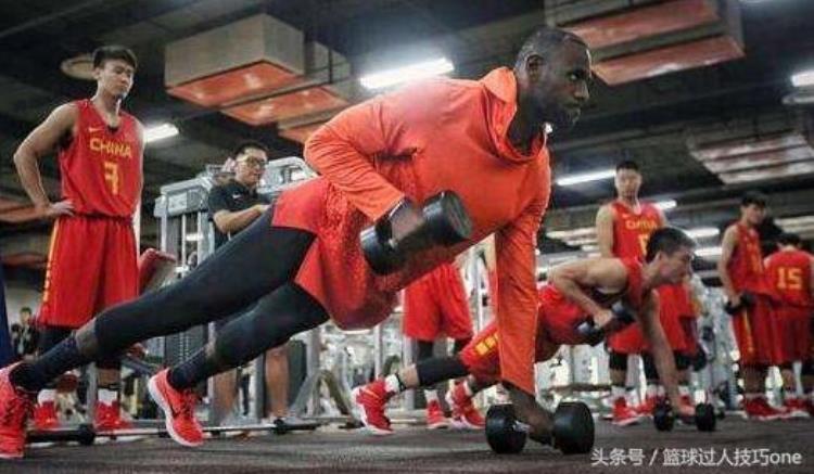 奥尼尔打球时体重「打球体重不够怎么办看NBA球星是怎么练奥尼尔一天吃5顿」