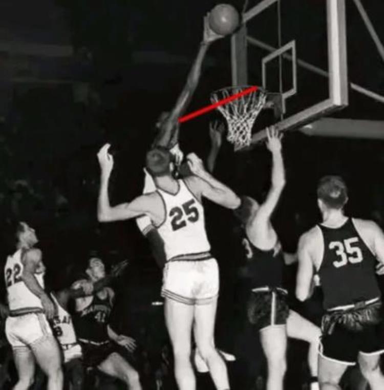 nba有没有人能摸到篮板上沿「NBA有多少人能摸3米95篮板上沿真有2人亲口承认摸到」