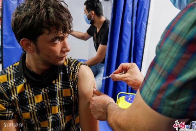 伊拉克新增新冠肺炎确诊病例9970例民众接种中国新冠疫苗