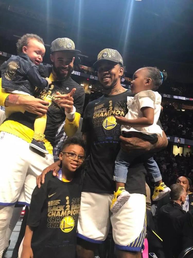 谐星打NBA靠逗比吸粉无数跟科比打嘴炮抢断队友投进绝杀