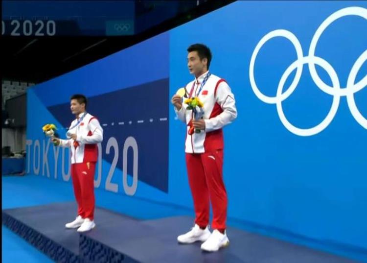 曹缘夺冠杨健不开心「曹缘夺冠杨健最不想看到最后一跳一直在泳池旁观看不服气瘪嘴」