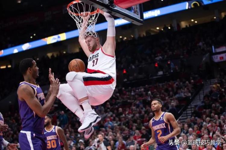 努尔基奇什么伤「NBA六大严重伤病努尔基奇断腿最后一名头颅直接被打碎了」