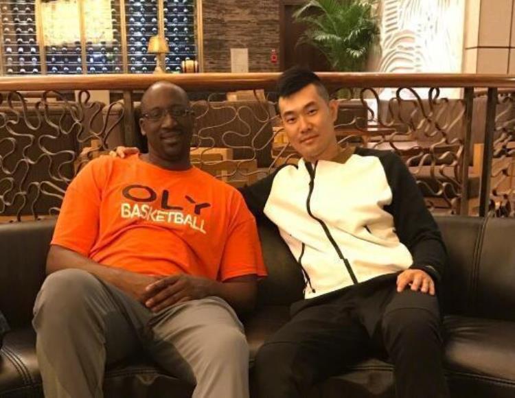 CBA外援积臣「首位被CBA球队退役球衣的外援积臣现状如何了」