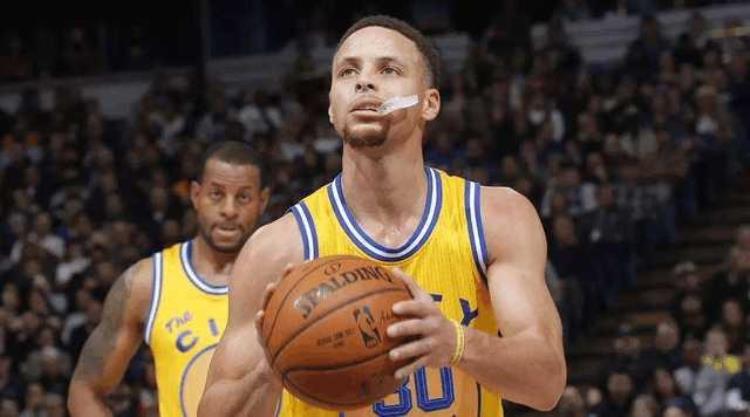 为什么罚球要摸鞋底「NBA球员在罚球时为什么总是会摸鞋底这里面的学问大着呢」