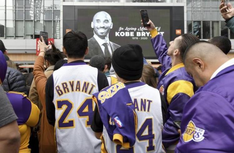 传奇球星科比突然离世震惊NBA和世界各地球迷人们沉痛悼念