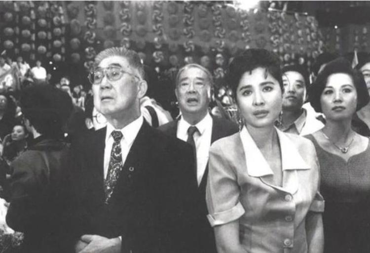 1993年北京申奥失败有人质疑国外有人捣鬼邓小平12个字回复