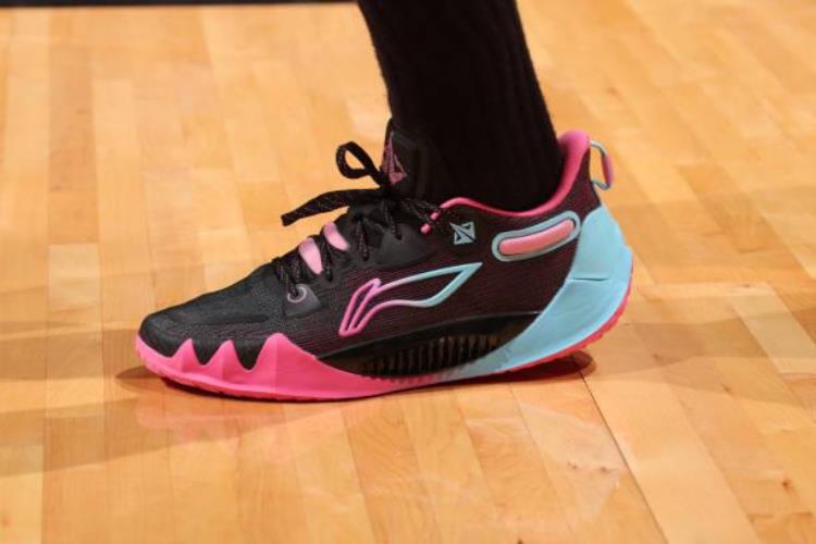 杜兰特上脚KD14「NBA球员上脚杜兰特穿KD15中国球鞋重磅压轴」