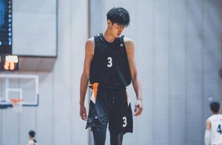 余嘉豪能打nba吗「中国球员如何进入NBA曾凡博和余嘉豪张镇麟有何不同之处」