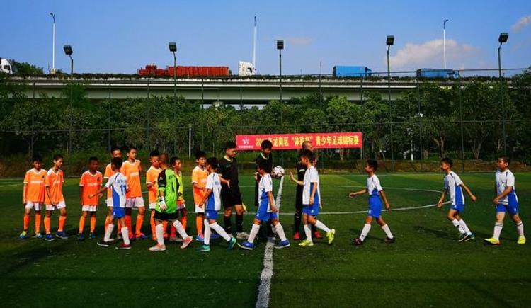 深圳市第十届运动会足球比赛「足球小将展风采龙岗体彩杯青少年足球锦标赛开赛」