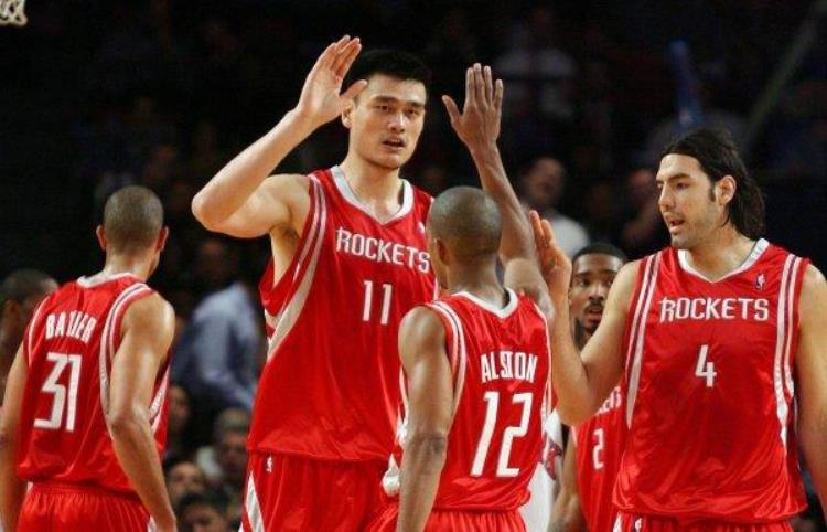 在nba联赛当中火箭队的球衣上为什么会有中文汉字呢「在NBA联赛当中火箭队的球衣上为什么会有中文汉字」