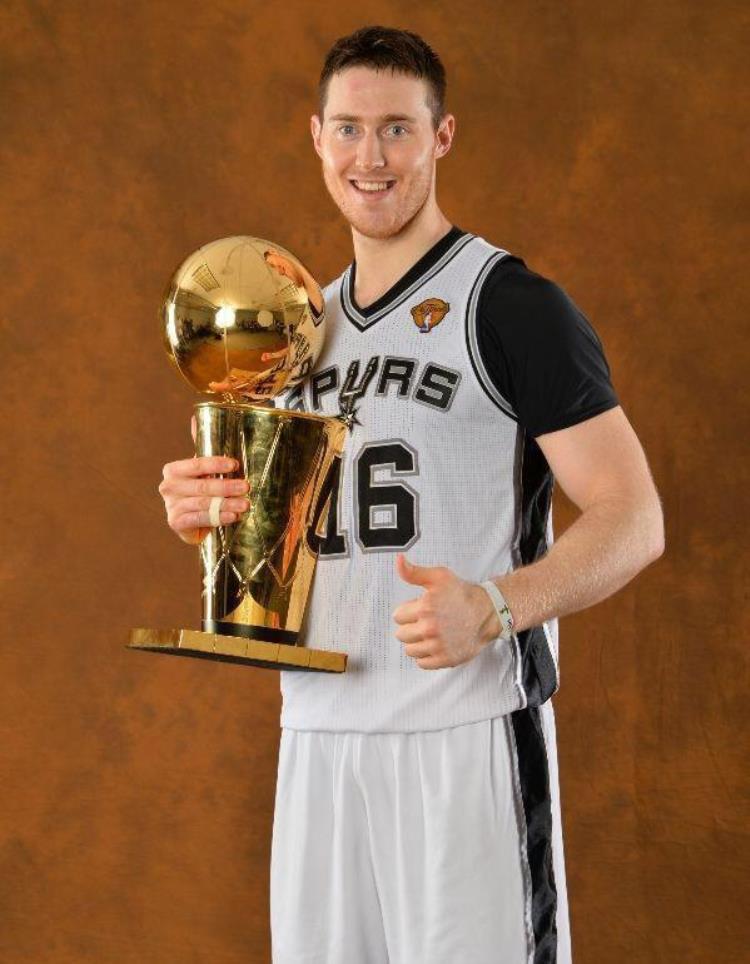 nba两亿合同球员「小人物传26岁才进NBA拿到3年2000万却跳出合同本赛季519万」