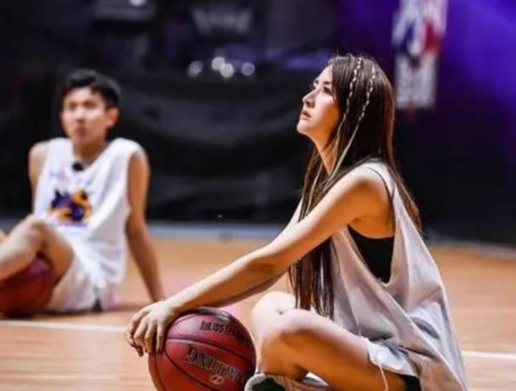 nba女主播身高「又一校花NBA美女主播名模身材堪比明星北大学霸男友令人羡慕」