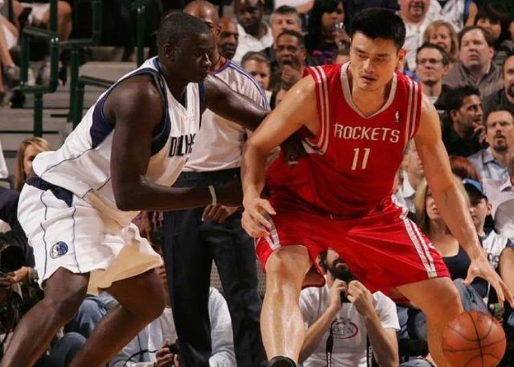 姚明为什么能成为02状元「02年姚明凭什么当选状元22岁的年纪看他在CBA的表现就懂」