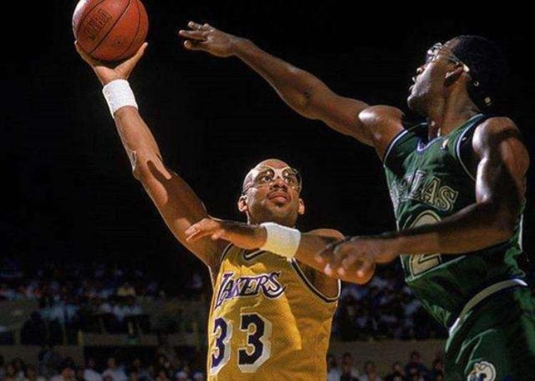 乔丹总得分历史排第几「乔丹NBA生涯得到32292分排名历史第五排在他前面四位是谁呢」
