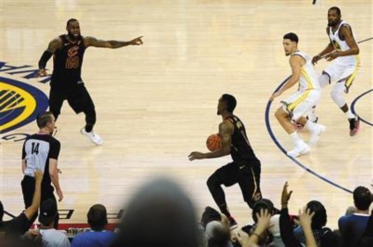 勒布朗詹姆斯生涯总得分「NBA历史总得分第一勒布朗詹姆斯的得分位置和打法的变化」