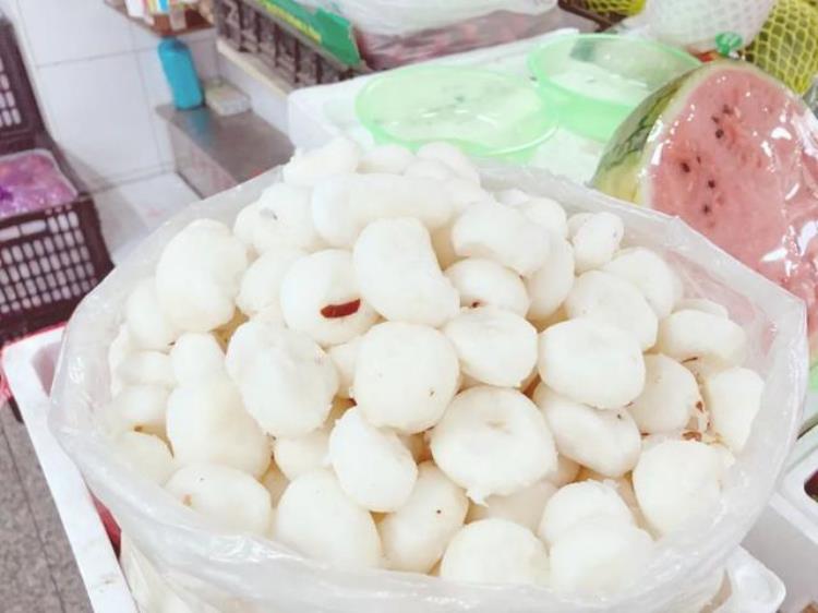 老胡同里的菜市场不仅物美价廉新鲜丰富还藏着冰墩墩