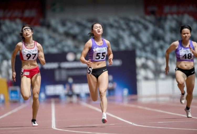 运动员梁小静身高「34中国女飞人34梁小静身高不足一米六屡破纪录速度惊呆黑人选手」