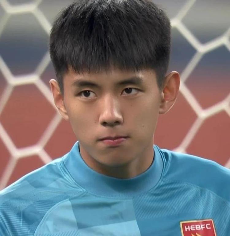 咱中国也有足球帅哥18岁184cm的河北队守门员颜值太惊艳了