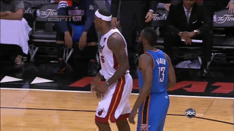 哈登打无球「持球大神哈登被批溜弯在nba有球和无球真的是两回事」