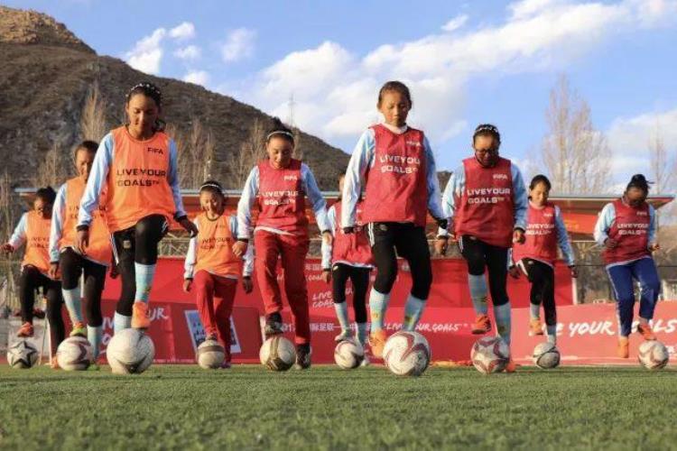女孩子踢足球的意义「事实证明让女生踢球是正确的祖国的未来」