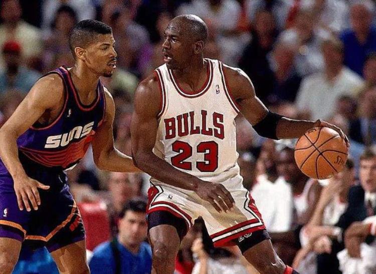 1996年nba自由球员「1996年33岁的乔丹成为了自由球员当时联盟是怎么去哄抢的呢」