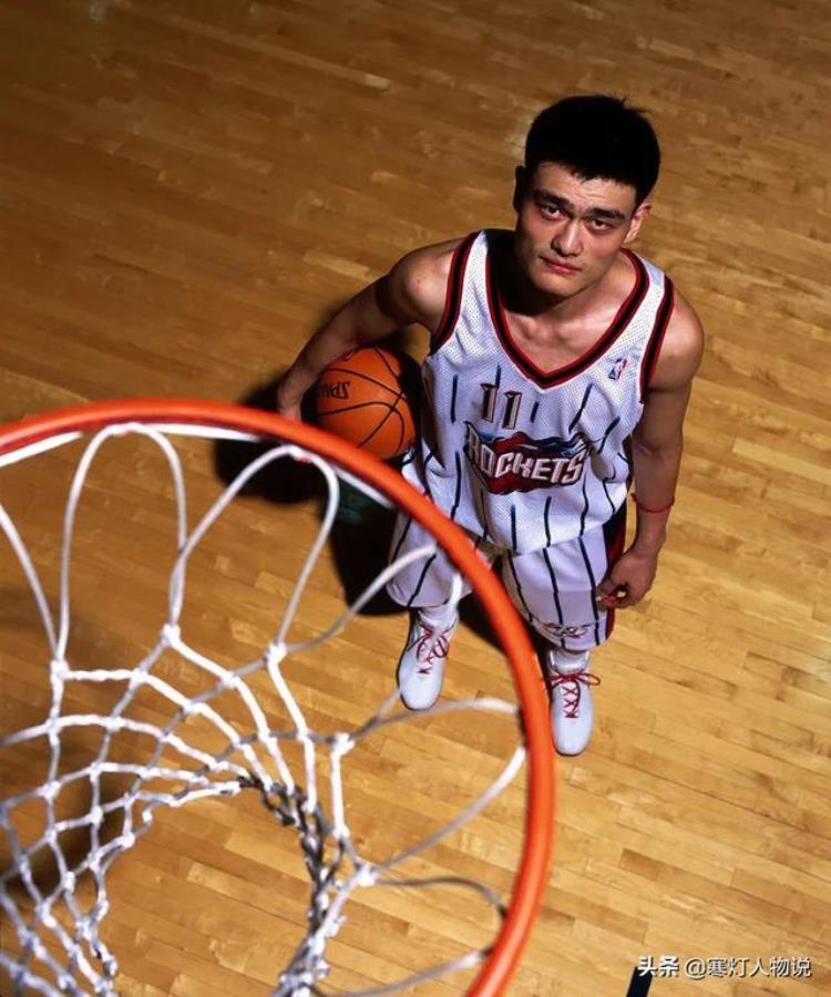 姚明在nba的经历「姚明22岁青涩登录NBA那段激荡人心的往事」