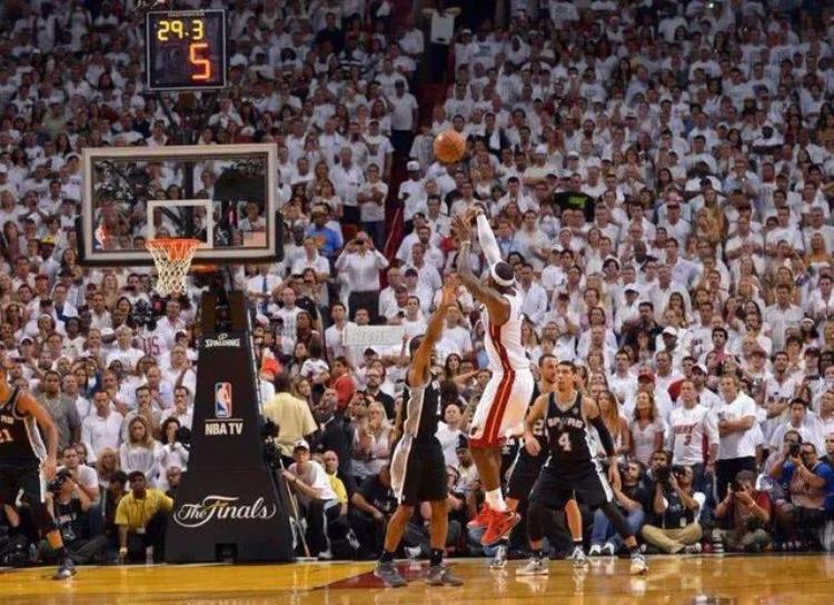 勒布朗詹姆斯生涯总得分「NBA历史总得分第一勒布朗詹姆斯的得分位置和打法的变化」