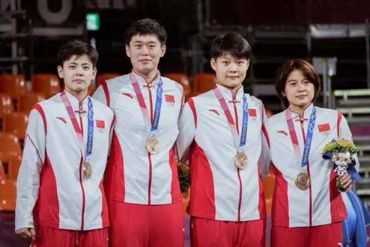杨舒予是谁为啥那么火大部分球迷都是冲着她来的「杨舒予是谁为啥那么火大部分球迷都是冲着她来的」