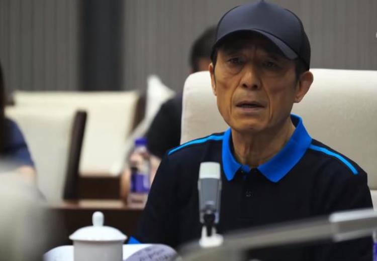 北京冬奥会闭幕式突遭事故运动员久久不离场康辉没办法