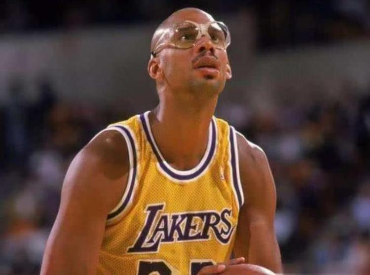 nba裁判误判处罚「改变冠军归属盘点NBA最有争议的十大判罚裁判决定比赛结果」