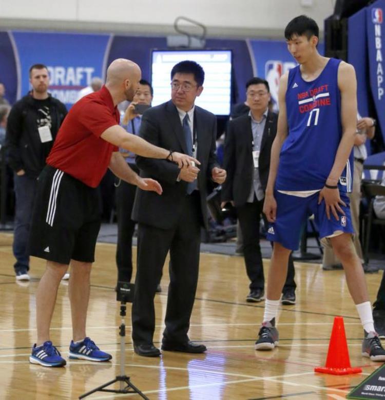 余嘉豪能打nba吗「中国球员如何进入NBA曾凡博和余嘉豪张镇麟有何不同之处」