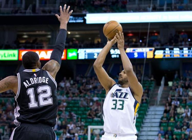 为什么nba投篮都是空心「为何NBA球员投篮都是空心打板进篮的却很少这一点很重要」