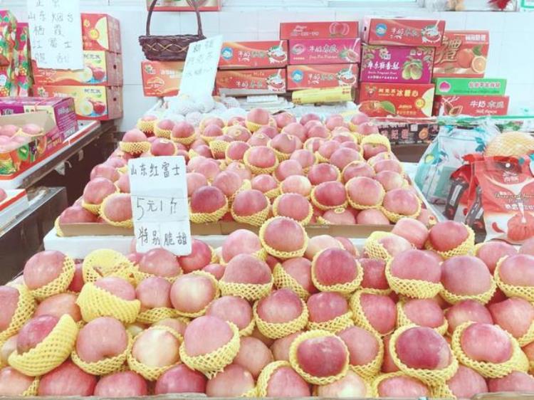 老胡同里的菜市场不仅物美价廉新鲜丰富还藏着冰墩墩