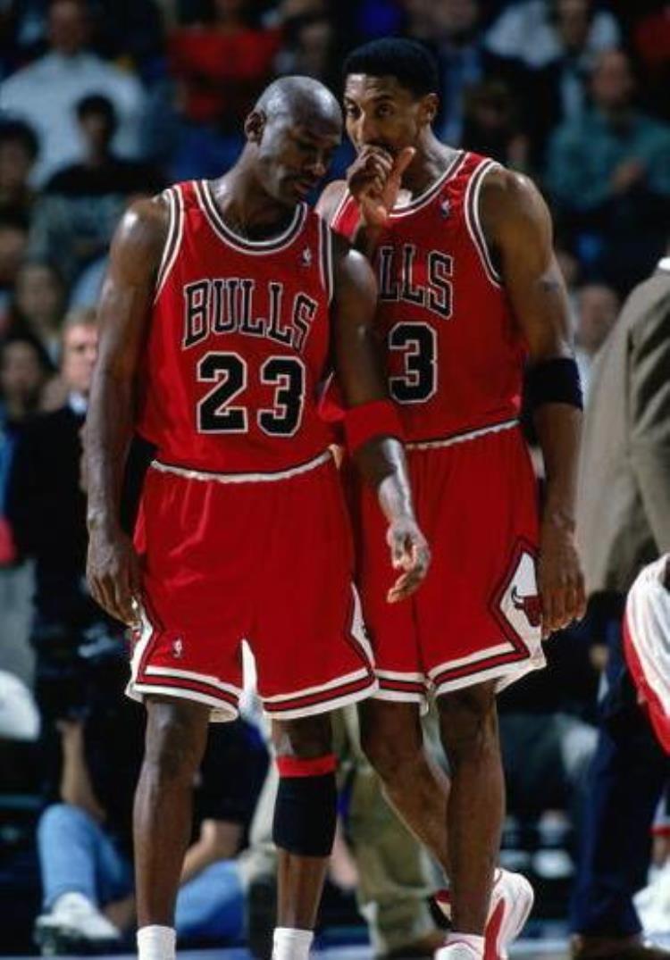 1996年nba自由球员「1996年33岁的乔丹成为了自由球员当时联盟是怎么去哄抢的呢」