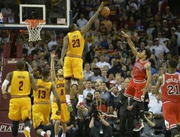 勒布朗詹姆斯生涯总得分「NBA历史总得分第一勒布朗詹姆斯的得分位置和打法的变化」