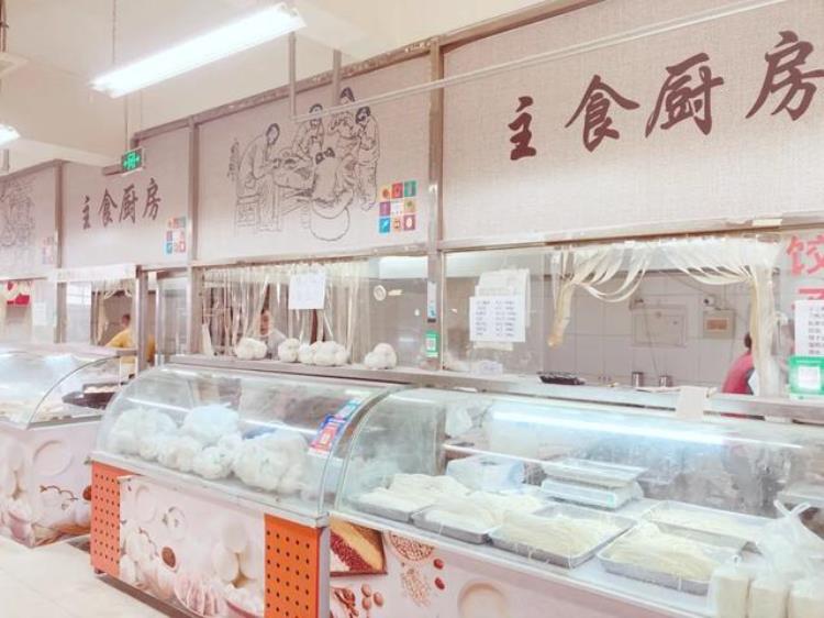 老胡同里的菜市场不仅物美价廉新鲜丰富还藏着冰墩墩