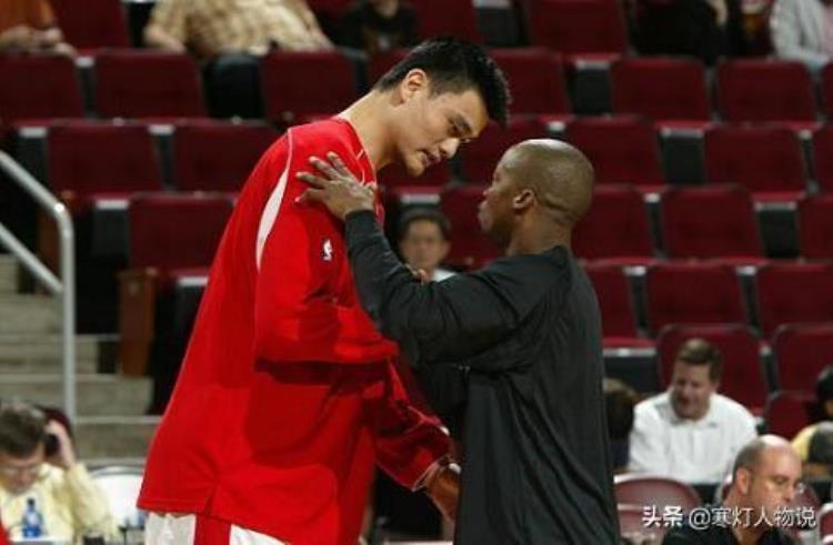 姚明在nba的经历「姚明22岁青涩登录NBA那段激荡人心的往事」