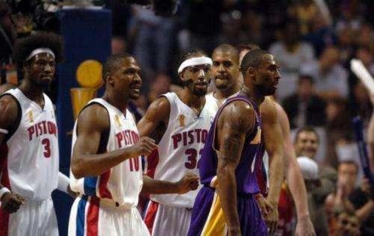 最强nba活塞五虎「NBA最丑陋的冠军当年的活塞五虎那才叫团队篮球的极致」