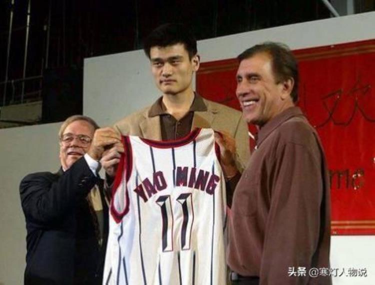姚明在nba的经历「姚明22岁青涩登录NBA那段激荡人心的往事」