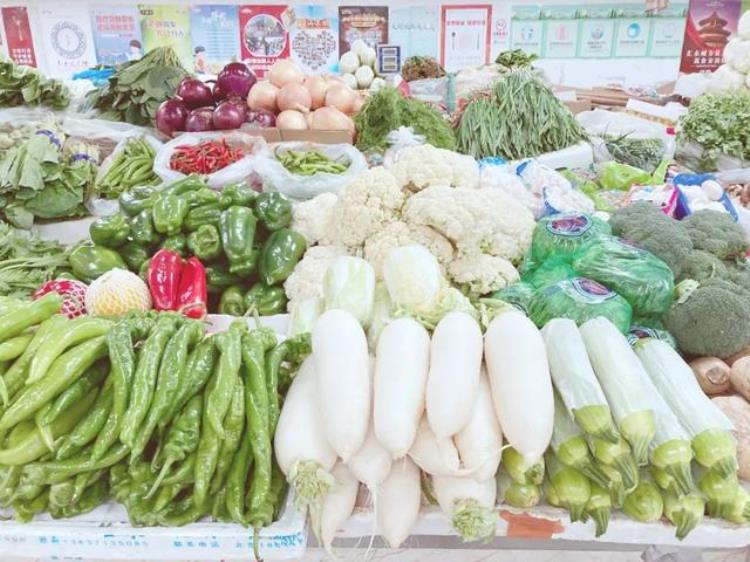 老胡同里的菜市场不仅物美价廉新鲜丰富还藏着冰墩墩
