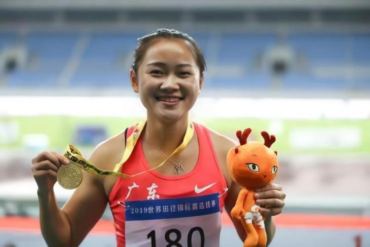 运动员梁小静身高「34中国女飞人34梁小静身高不足一米六屡破纪录速度惊呆黑人选手」
