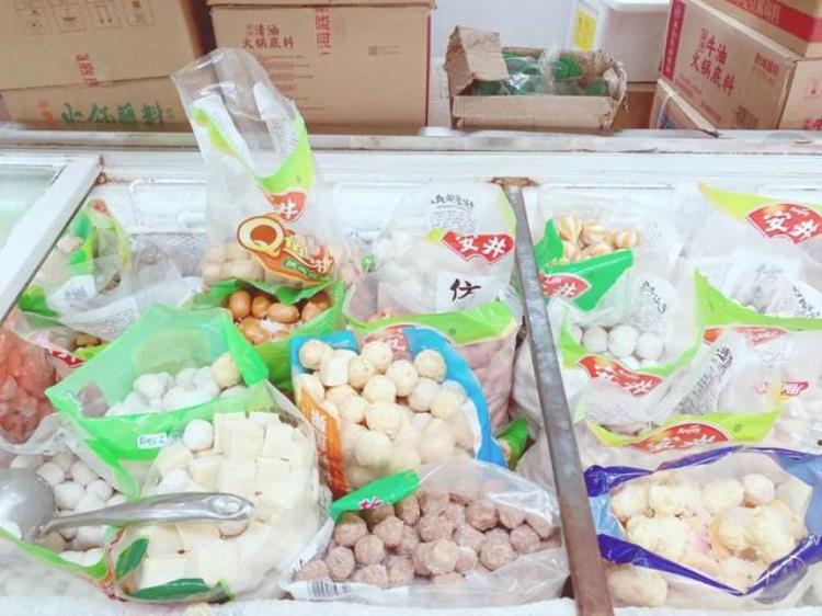 老胡同里的菜市场不仅物美价廉新鲜丰富还藏着冰墩墩