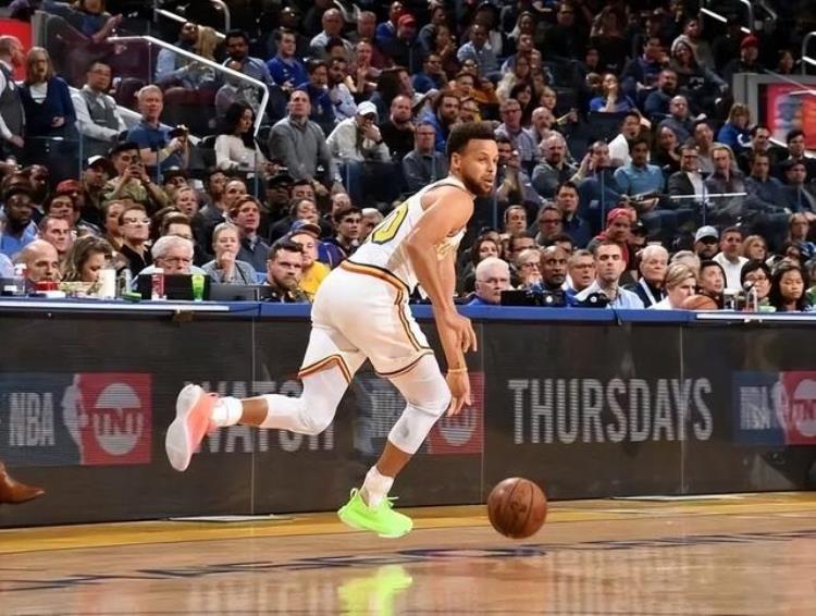 NBA整个历史只有六名球员拥有球鞋终身合同看看他们都是谁