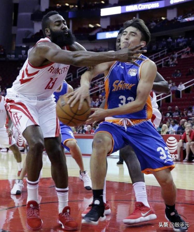 上海大鲨鱼为什么打nba「上海大鲨鱼连续成为背景帝为什么对NBA季前赛乐此不疲」