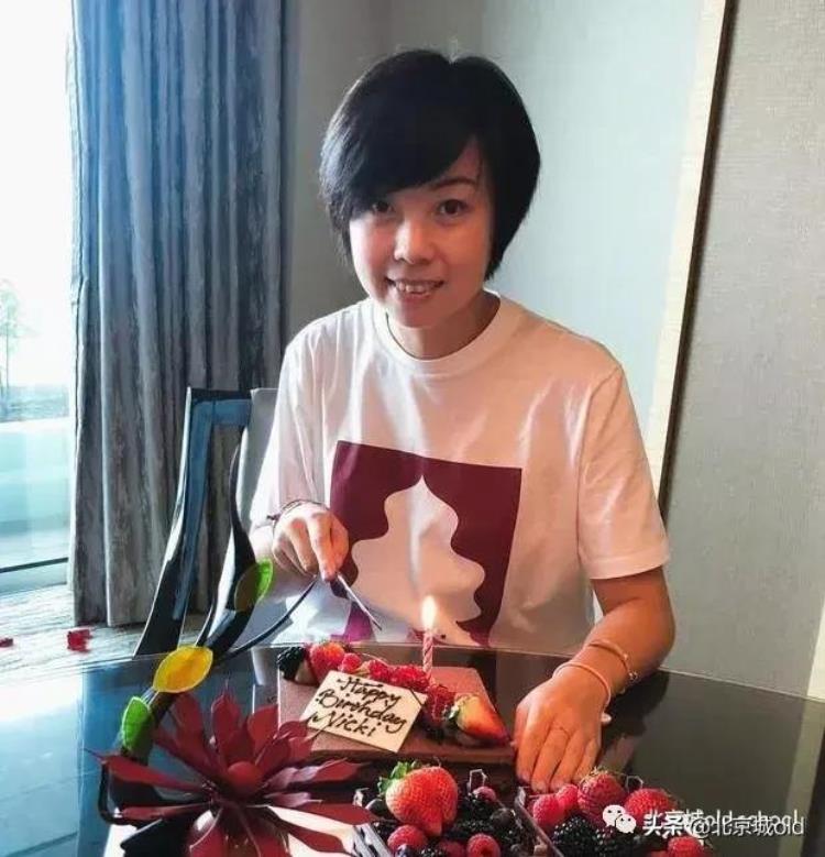 乒乓球女王张怡宁简介「曾经的乒坛魔王浅谈北京大妞张怡宁奥运会上的北京传奇」