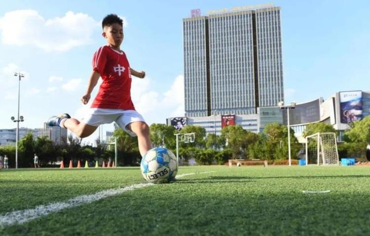 踢进世界杯12岁鄞州男孩孙臣曦的足球梦