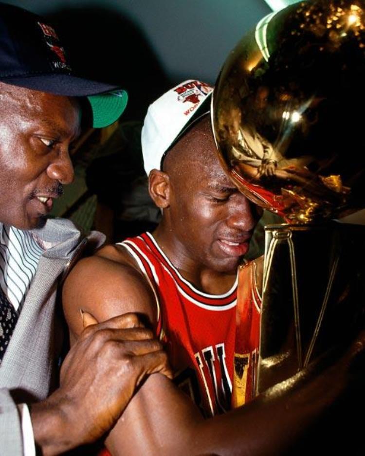nba球员为啥渴望冠军「为何说总冠军是NBA球员毕生的追求看看这些图就明白令人动容」