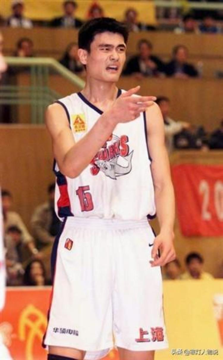 姚明在nba的经历「姚明22岁青涩登录NBA那段激荡人心的往事」