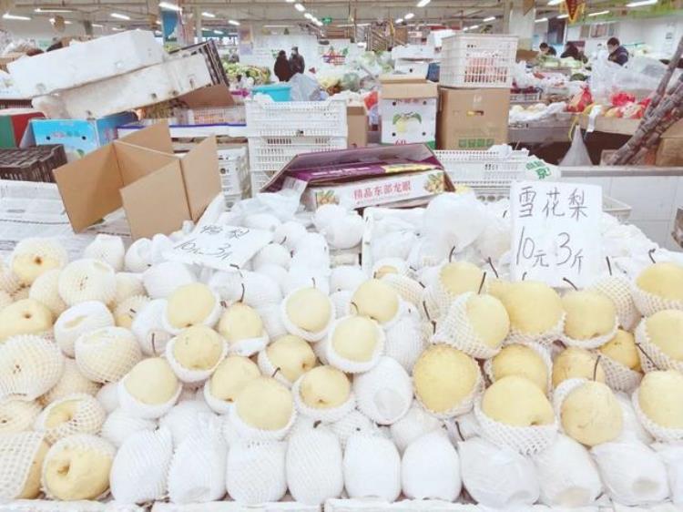 老胡同里的菜市场不仅物美价廉新鲜丰富还藏着冰墩墩