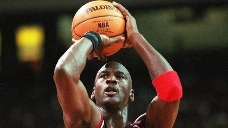 乔丹总得分历史排第几「乔丹NBA生涯得到32292分排名历史第五排在他前面四位是谁呢」
